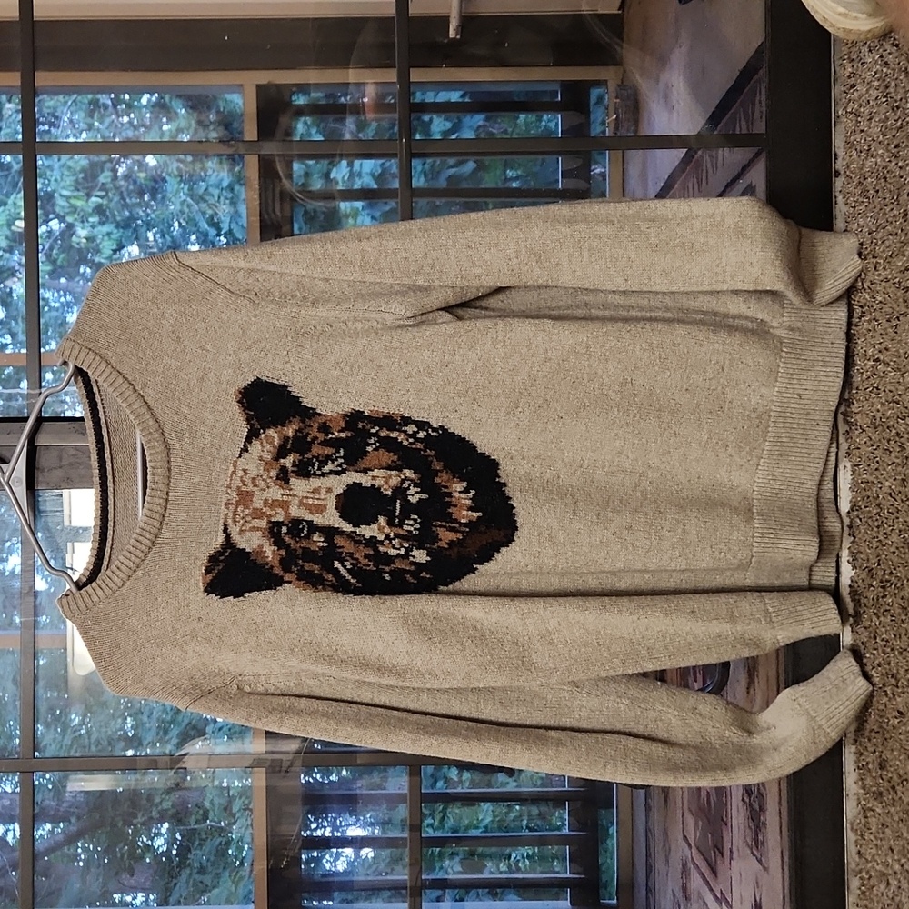 Vintage knitted sweater bear